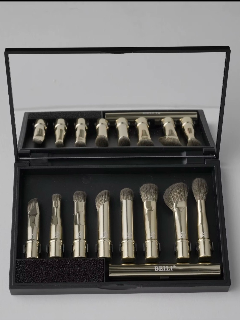 Portable Makeup Brush Kit.